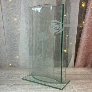 Decorative Clear Glass Vase with Roses
